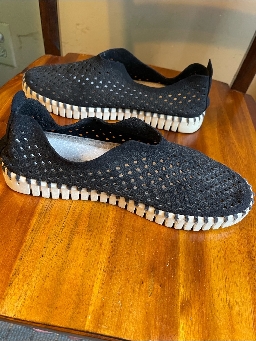 Ilse Jacobsen Tulip Black Laser Cut Scalloped Slip On Flat Sneaker 37 7